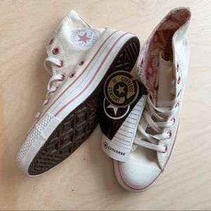 NWT Converse Sneakers 👟